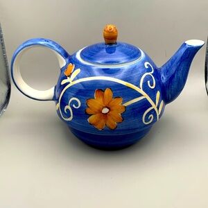 Blue floral Tea pot ceramic Herman Dodge & Son,excellent condition.‎